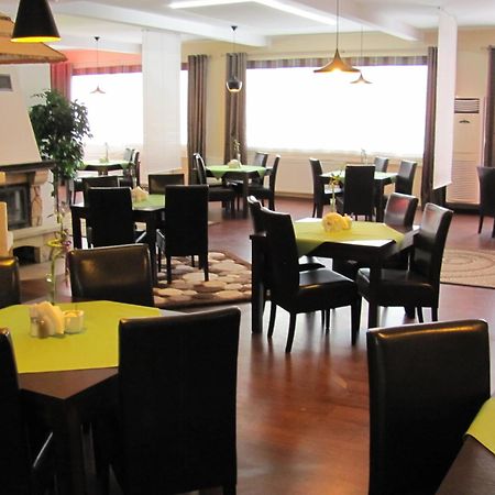 Hotel Gregor Pszczółki Buitenkant foto