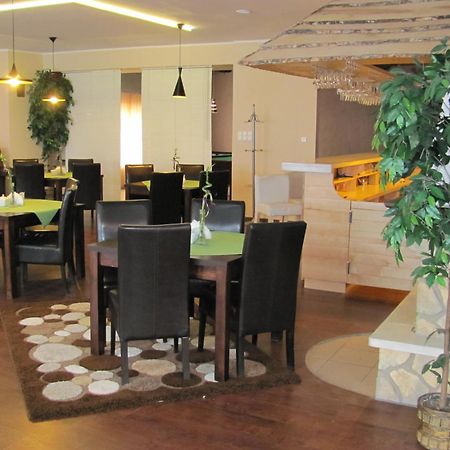 Hotel Gregor Pszczółki Buitenkant foto