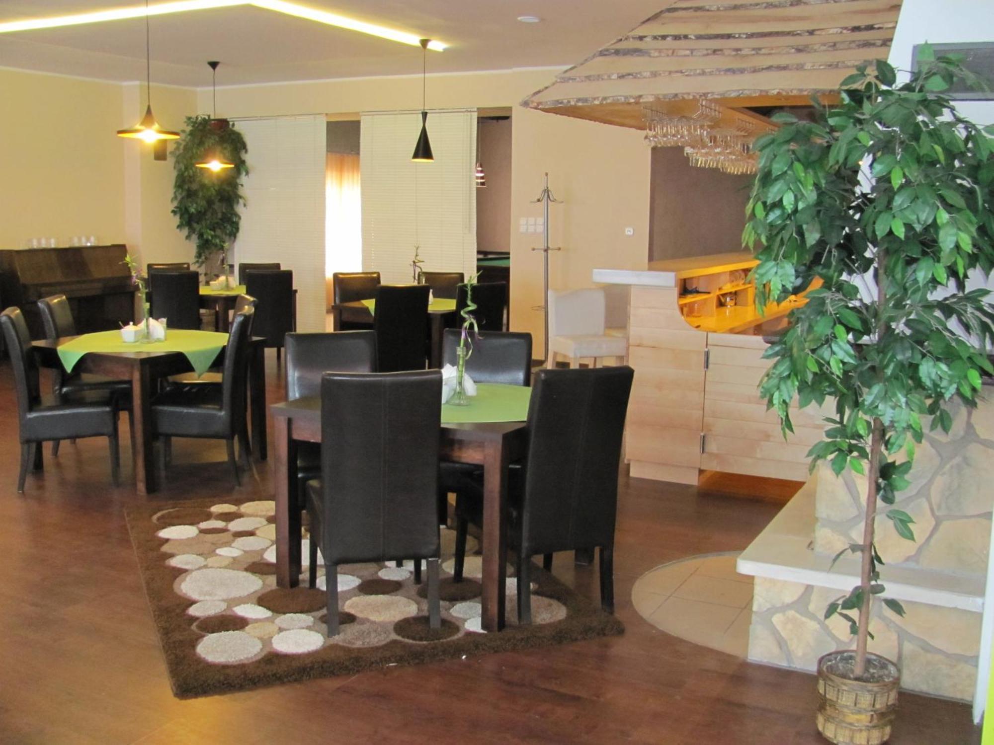 Hotel Gregor Pszczółki Buitenkant foto